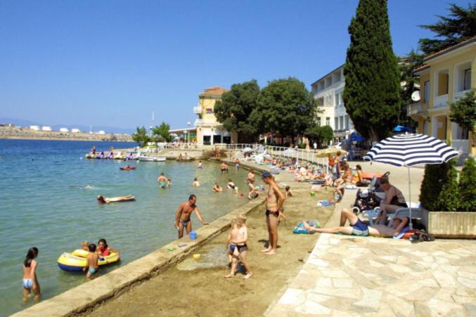 Hotel Adriatic Omišalj Exteriör bild