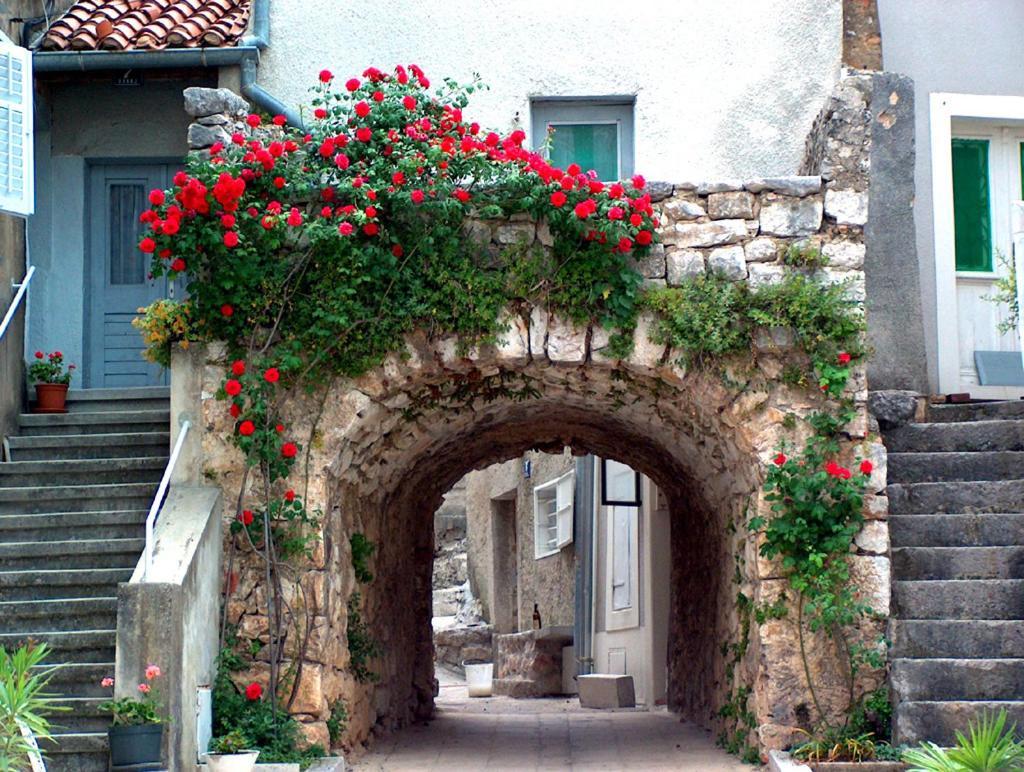 Hotel Adriatic Omišalj Exteriör bild