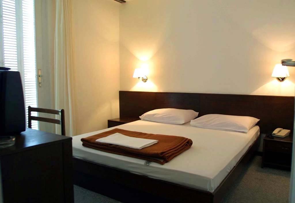 Hotel Adriatic Omišalj Exteriör bild
