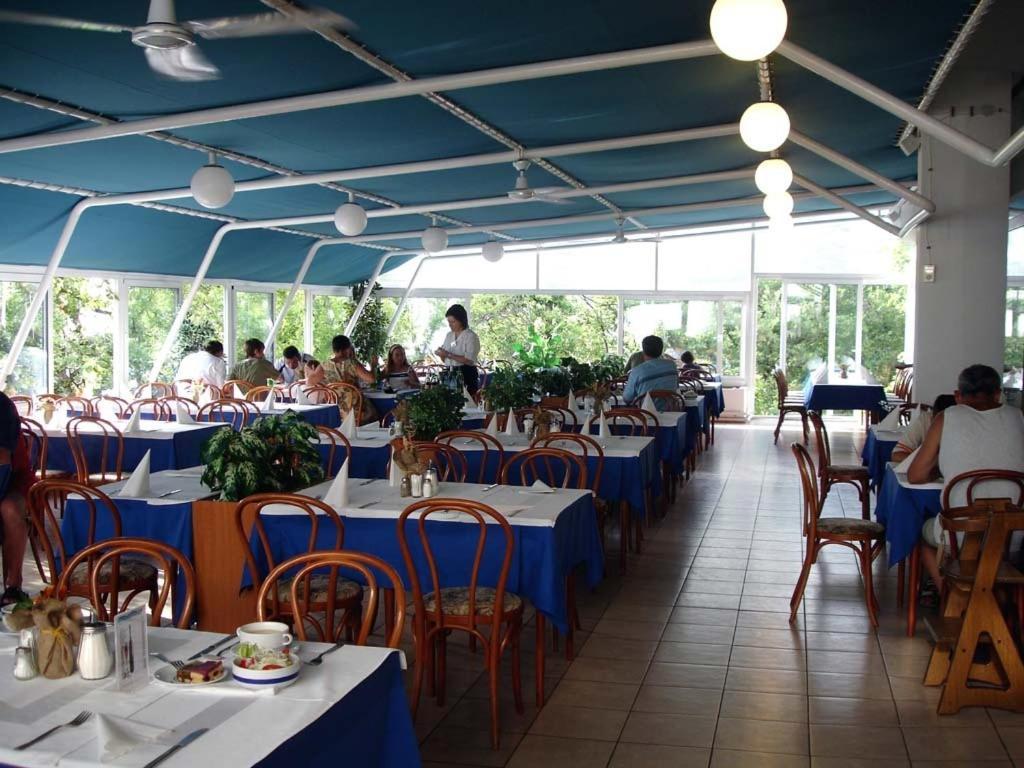 Hotel Adriatic Omišalj Exteriör bild