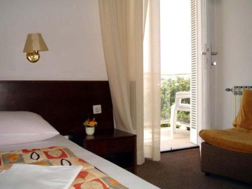 Hotel Adriatic Omišalj Exteriör bild