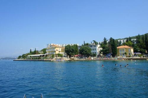 Hotel Adriatic Omišalj Exteriör bild