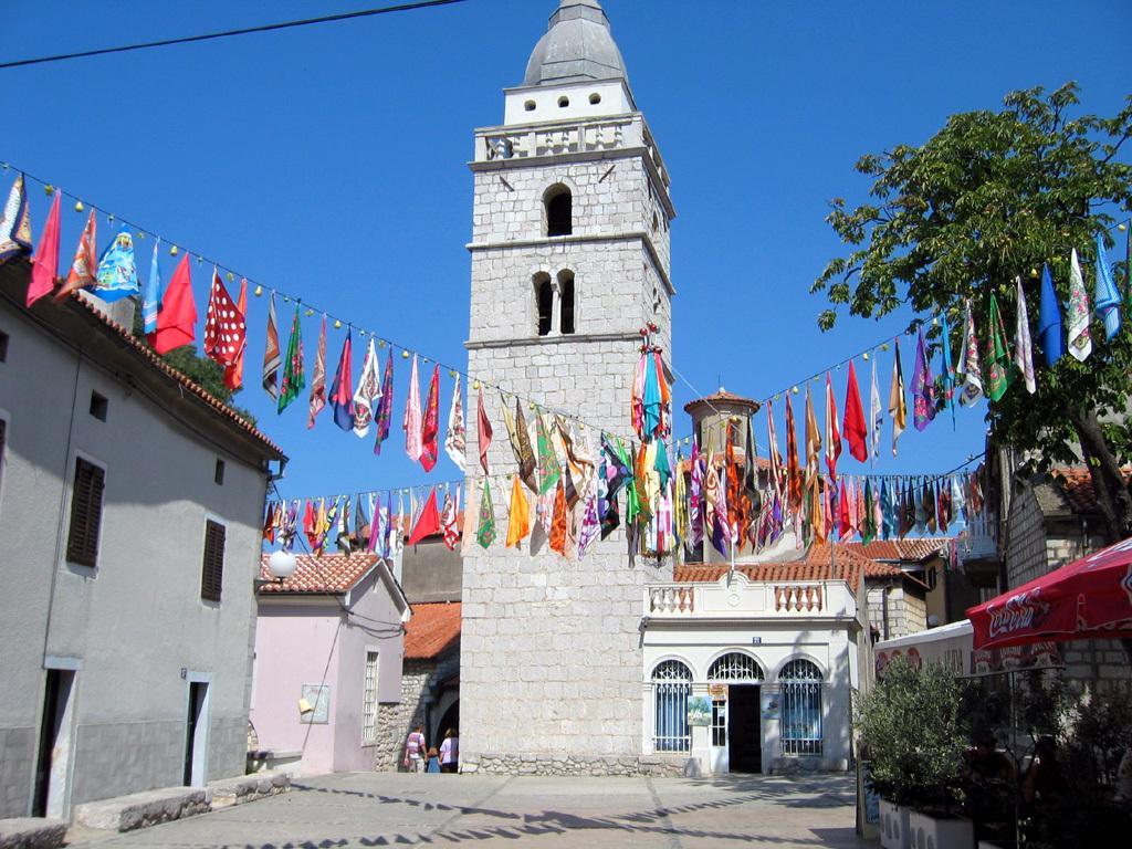 Hotel Adriatic Omišalj Exteriör bild