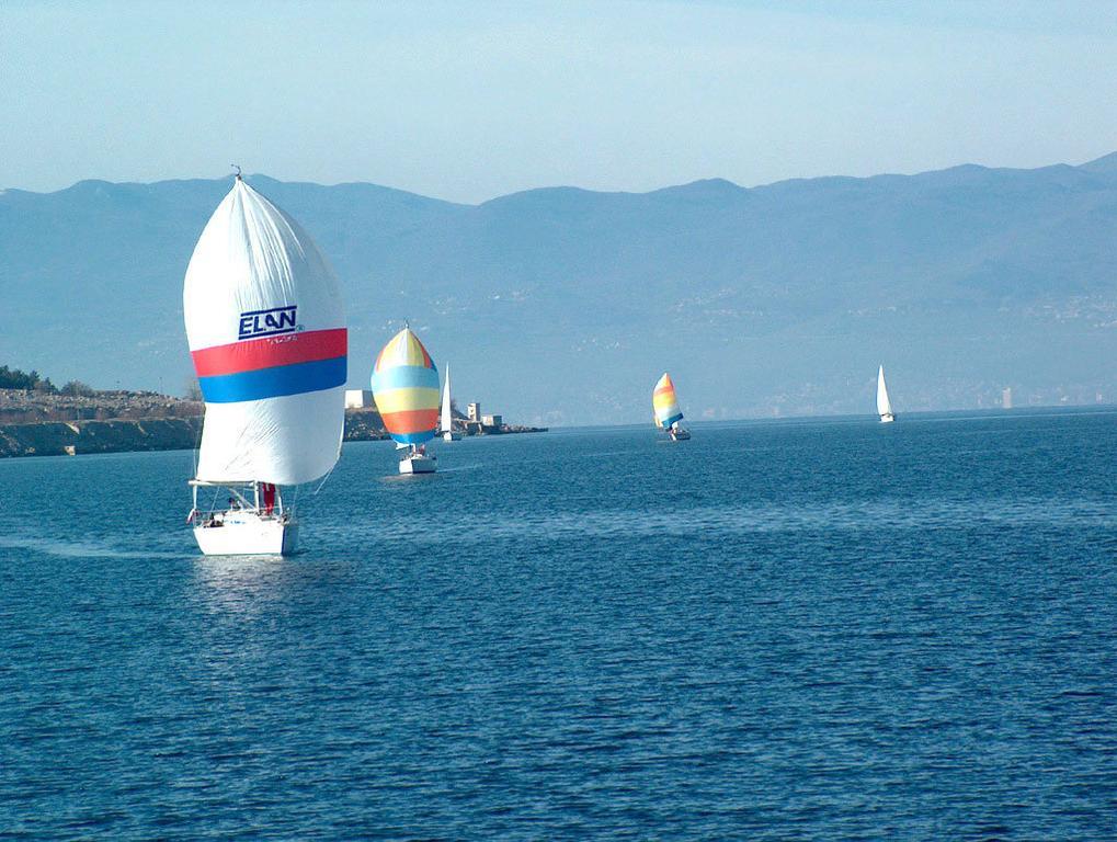 Hotel Adriatic Omišalj Exteriör bild